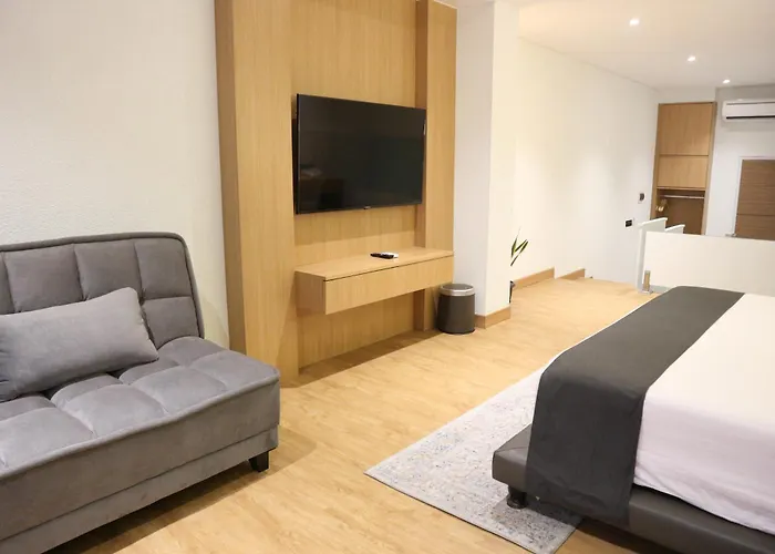 Treehouse Suites - Boutique Serviced Apartment